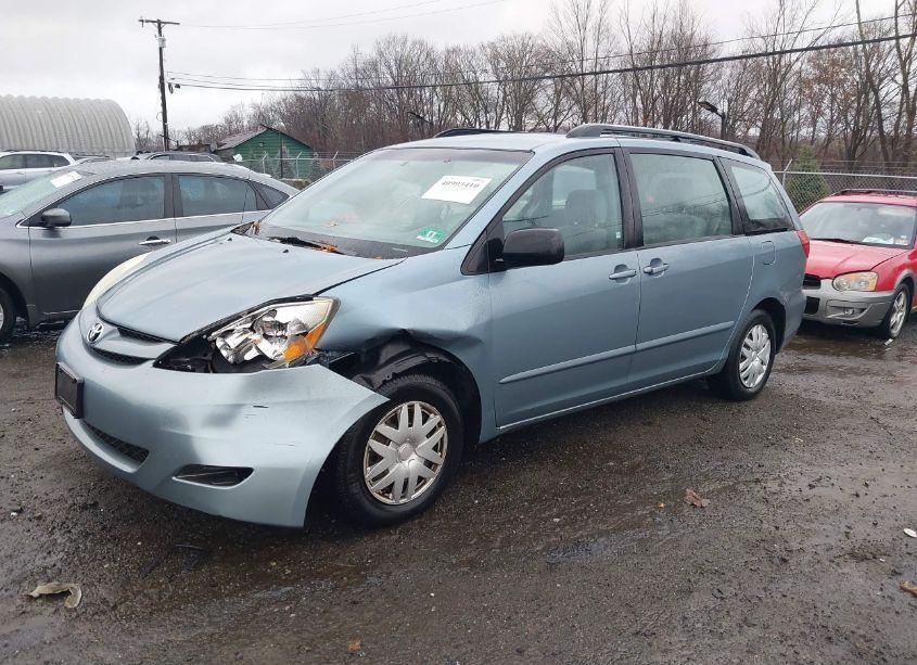 Photo 2 of 2006 Toyota Sienna CE (VIN 5TDZA23C56S524269)