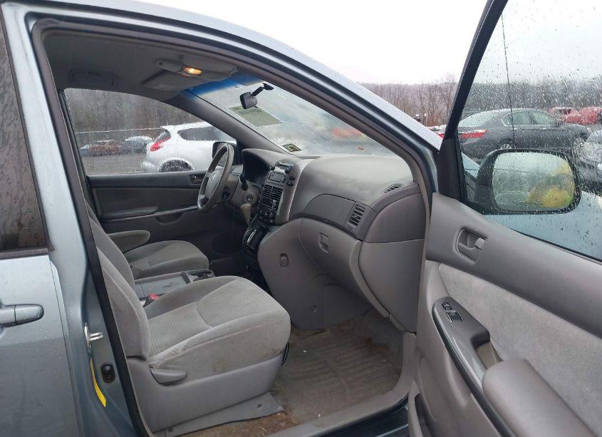 Photo 5 of 2006 Toyota Sienna CE (VIN 5TDZA23C56S524269)
