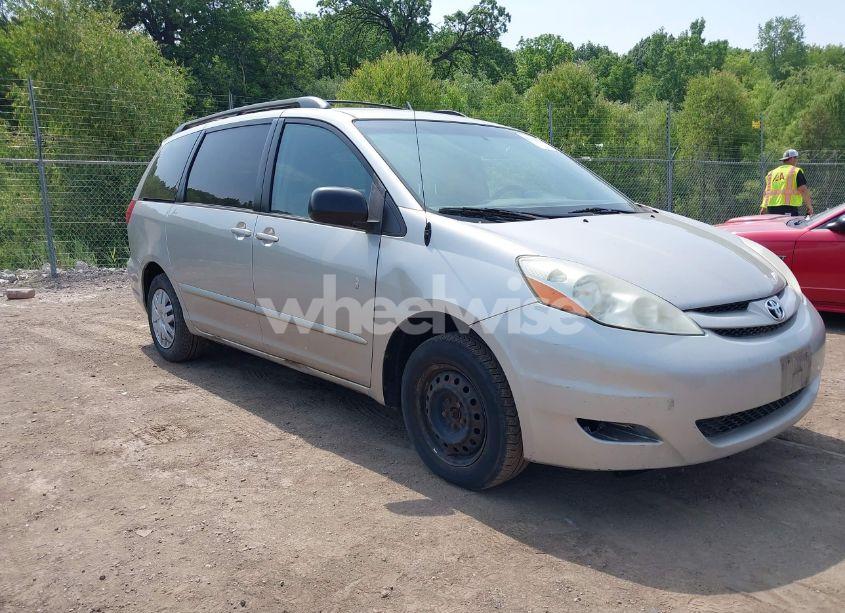 2006 Toyota Sienna LE (VIN 5TDZA23C56S562259) main photo