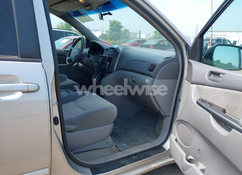 Photo 5 of 2006 Toyota Sienna LE (VIN 5TDZA23C56S562259)