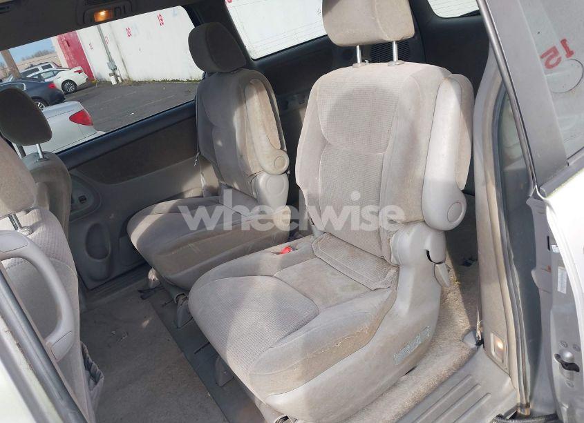 Photo 8 of 2004 Toyota Sienna LE (VIN 5TDZA23C64S032055)