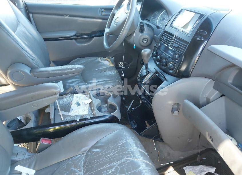 Photo 5 of 2004 Toyota Sienna LE (VIN 5TDZA23C64S045727)