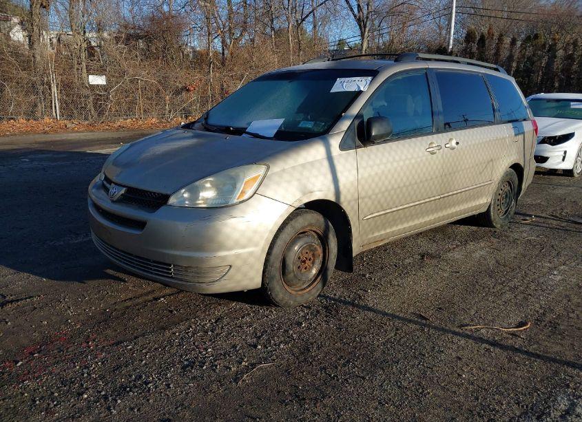 Photo 2 of 2004 Toyota Sienna LE (VIN 5TDZA23C64S068196)