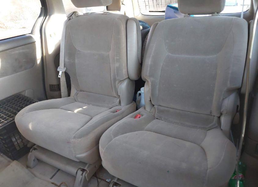 Photo 8 of 2004 Toyota Sienna LE (VIN 5TDZA23C64S068196)