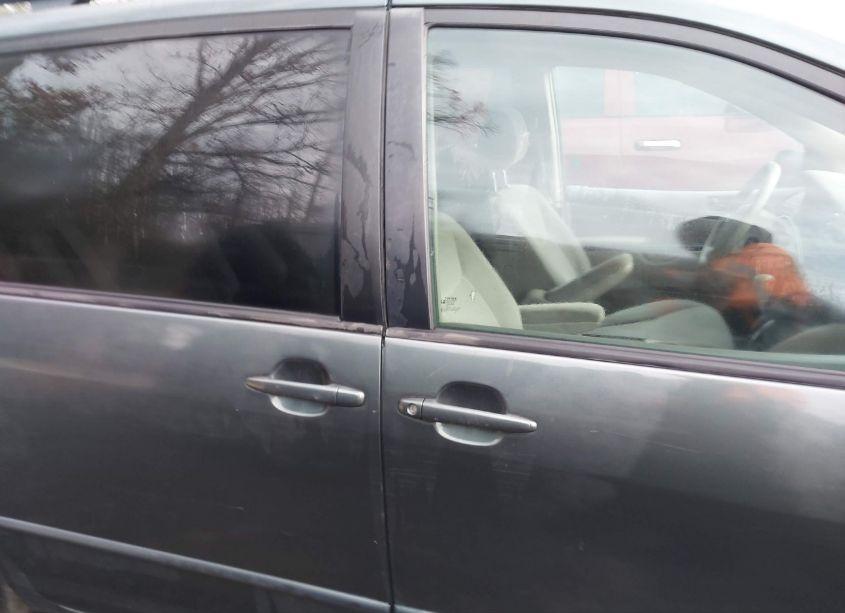 Photo 13 of 2004 Toyota Sienna LE (VIN 5TDZA23C64S078744)