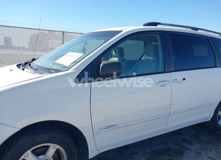 Photo 6 of 2004 Toyota Sienna LE (VIN 5TDZA23C64S089744)