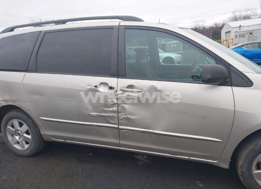 Photo 6 of 2004 Toyota Sienna LE (VIN 5TDZA23C64S100189)