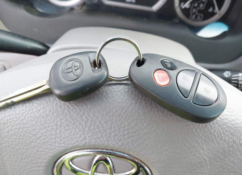 Photo 11 of 2004 Toyota Sienna LE (VIN 5TDZA23C64S156102)