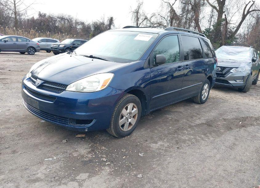 Photo 2 of 2004 Toyota Sienna LE (VIN 5TDZA23C64S156102)