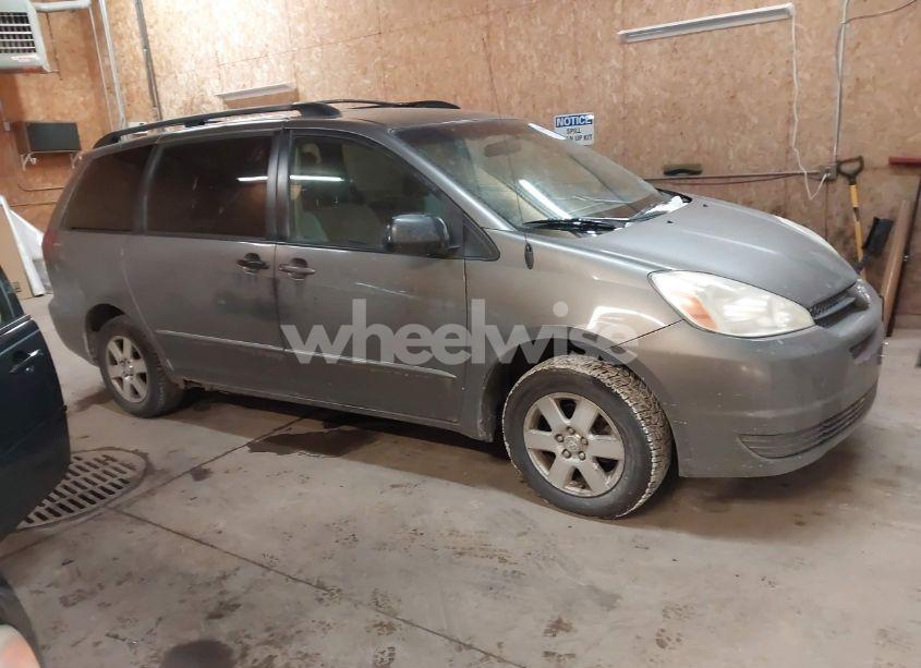 2004 Toyota Sienna LE (VIN 5TDZA23C64S166113) main photo