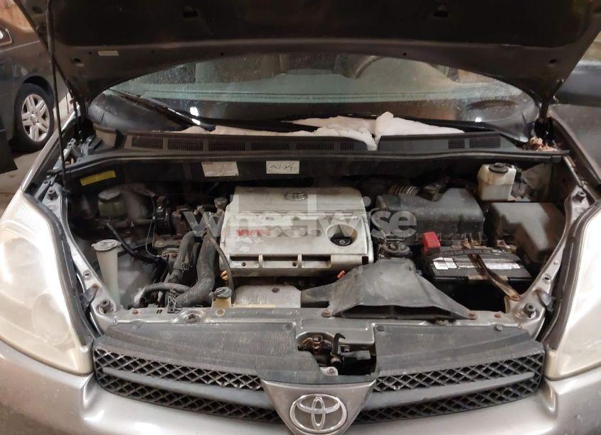 Photo 10 of 2004 Toyota Sienna LE (VIN 5TDZA23C64S166113)