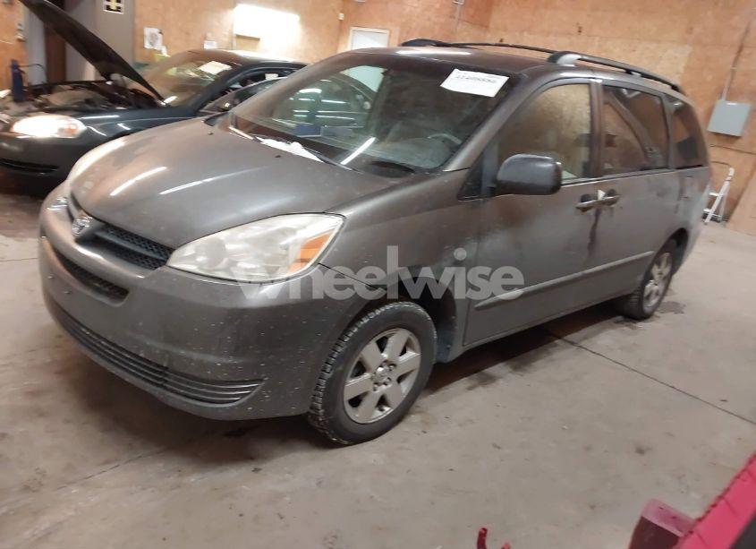 Photo 2 of 2004 Toyota Sienna LE (VIN 5TDZA23C64S166113)