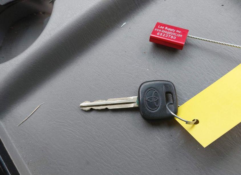 Photo 11 of 2004 Toyota Sienna CE (VIN 5TDZA23C64S174129)