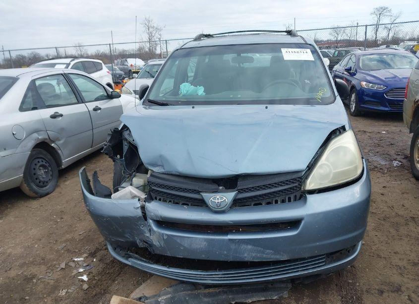 Photo 12 of 2004 Toyota Sienna CE (VIN 5TDZA23C64S174129)