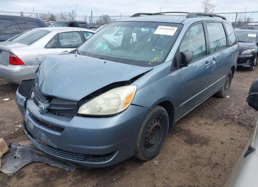 Photo 2 of 2004 Toyota Sienna CE (VIN 5TDZA23C64S174129)