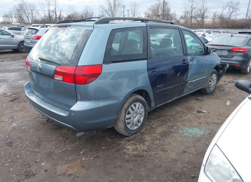 Photo 4 of 2004 Toyota Sienna CE (VIN 5TDZA23C64S174129)