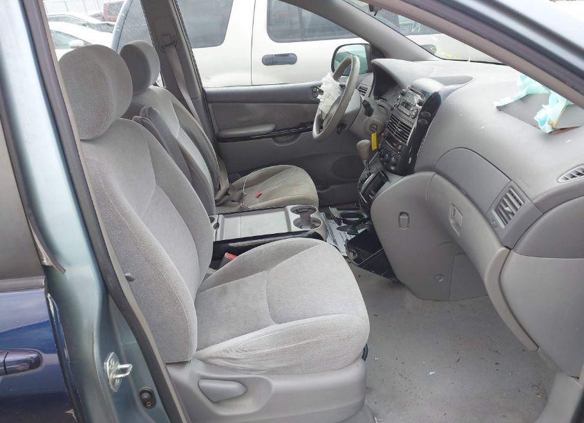 Photo 5 of 2004 Toyota Sienna CE (VIN 5TDZA23C64S174129)