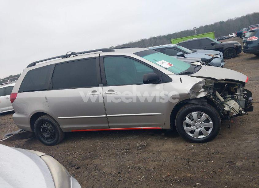 Photo 14 of 2004 Toyota Sienna LE (VIN 5TDZA23C64S193389)