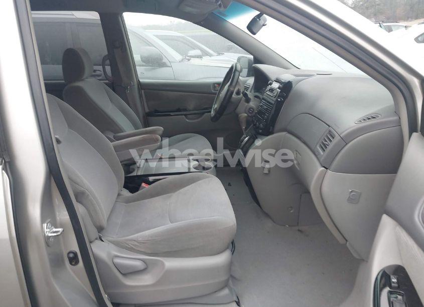 Photo 5 of 2004 Toyota Sienna LE (VIN 5TDZA23C64S193389)