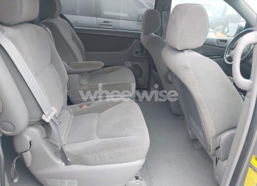 Photo 8 of 2004 Toyota Sienna LE (VIN 5TDZA23C64S193389)
