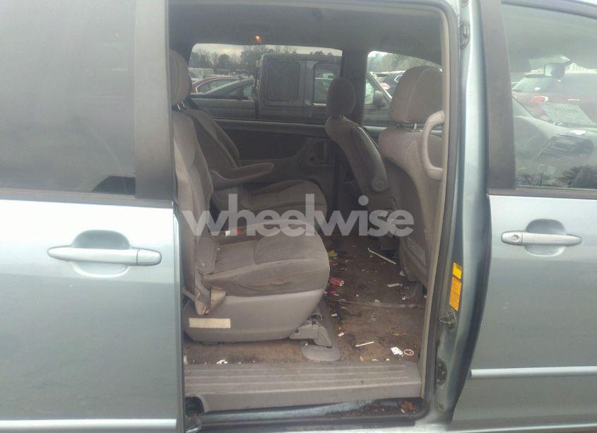 Photo 8 of 2004 Toyota Sienna LE (VIN 5TDZA23C64S213544)