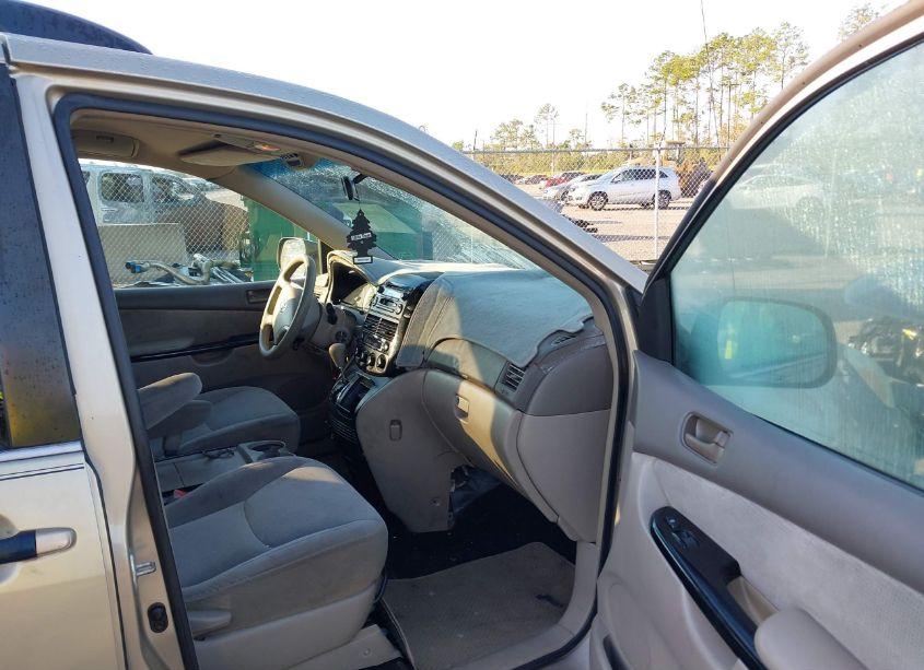 Photo 5 of 2005 Toyota Sienna LE (VIN 5TDZA23C65S222987)