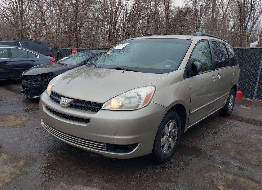 Photo 2 of 2005 Toyota Sienna LE (VIN 5TDZA23C65S288553)