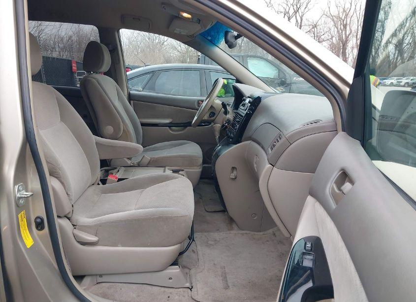 Photo 5 of 2005 Toyota Sienna LE (VIN 5TDZA23C65S288553)