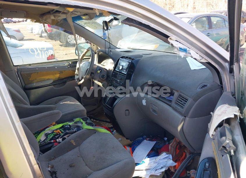 Photo 5 of 2005 Toyota Sienna LE (VIN 5TDZA23C65S290593)