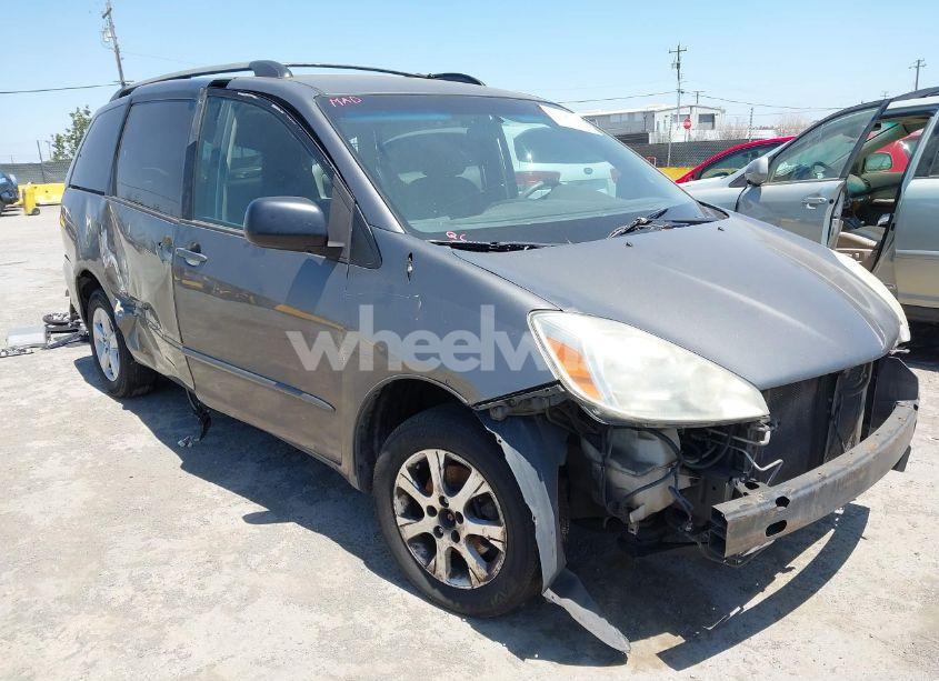 2005 Toyota Sienna LE (VIN 5TDZA23C65S293056) main photo