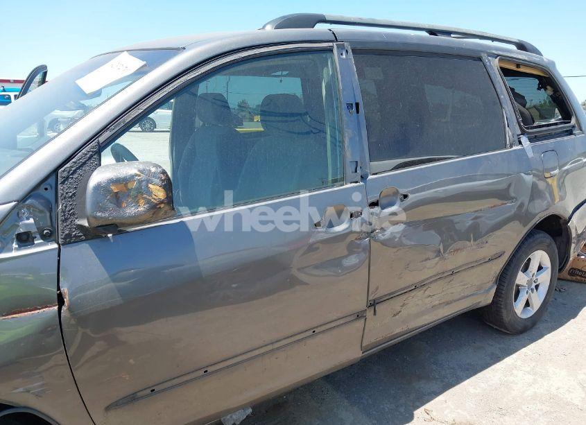 Photo 13 of 2005 Toyota Sienna LE (VIN 5TDZA23C65S293056)