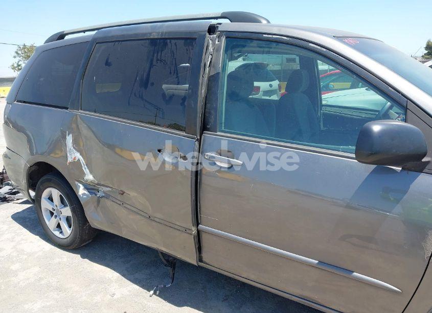 Photo 14 of 2005 Toyota Sienna LE (VIN 5TDZA23C65S293056)