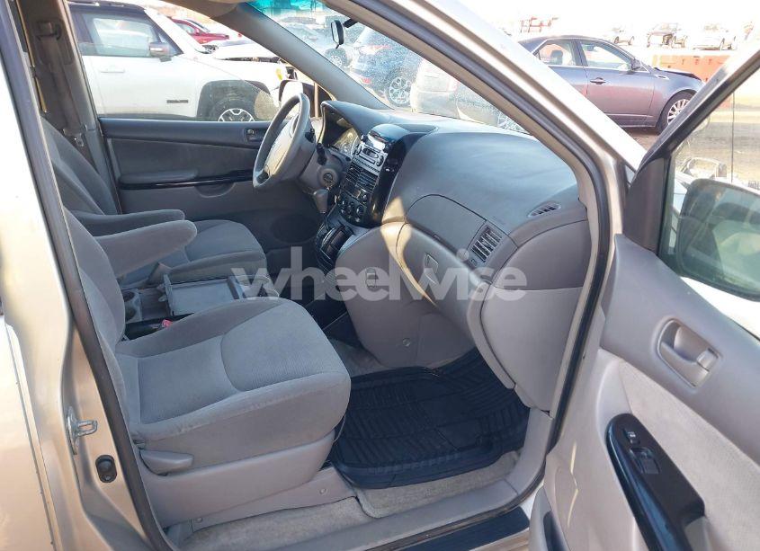 Photo 5 of 2005 Toyota Sienna LE (VIN 5TDZA23C65S296863)