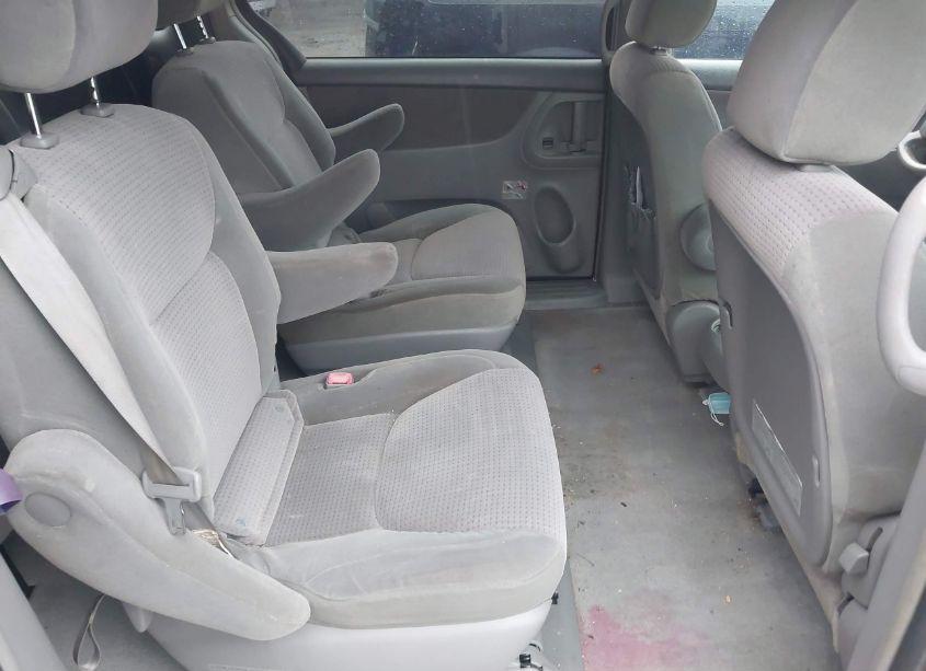 Photo 8 of 2006 Toyota Sienna LE (VIN 5TDZA23C66S502359)