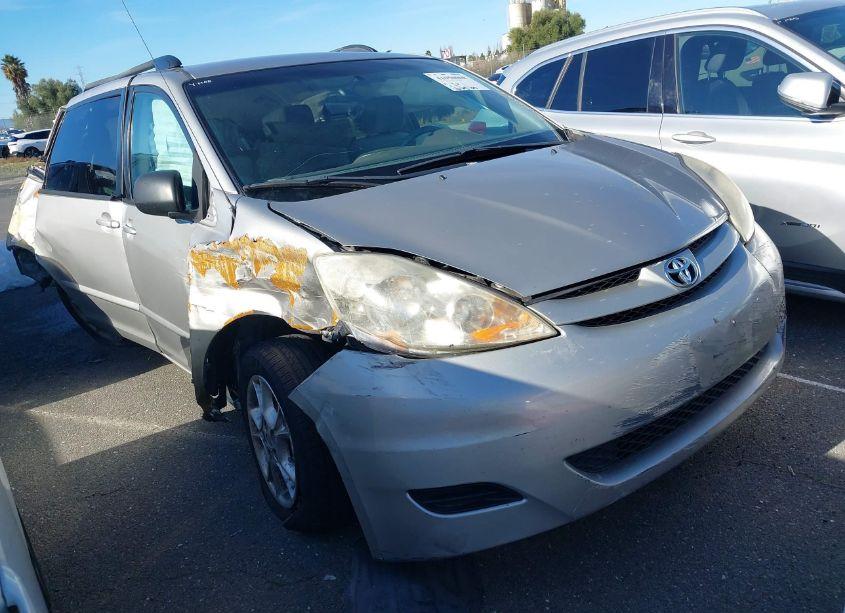 2006 Toyota Sienna LE (VIN 5TDZA23C66S561069) main photo
