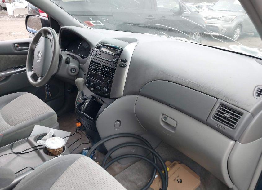 Photo 5 of 2006 Toyota Sienna LE (VIN 5TDZA23C66S563680)