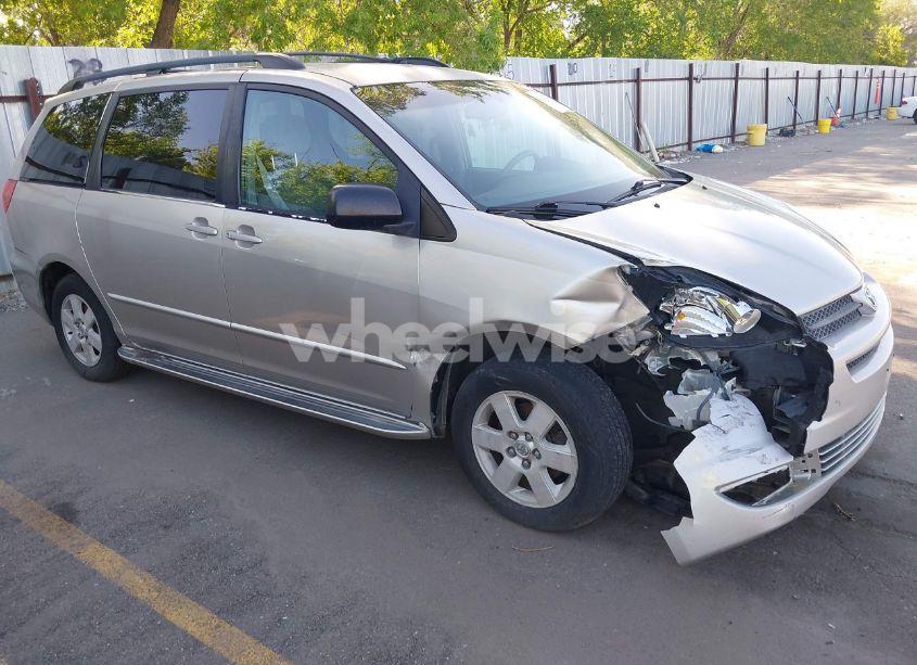 2004 Toyota Sienna LE (VIN 5TDZA23C74S000747) main photo