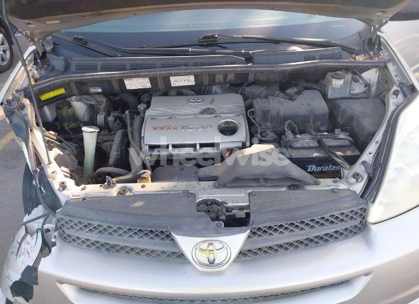 Photo 10 of 2004 Toyota Sienna LE (VIN 5TDZA23C74S000747)