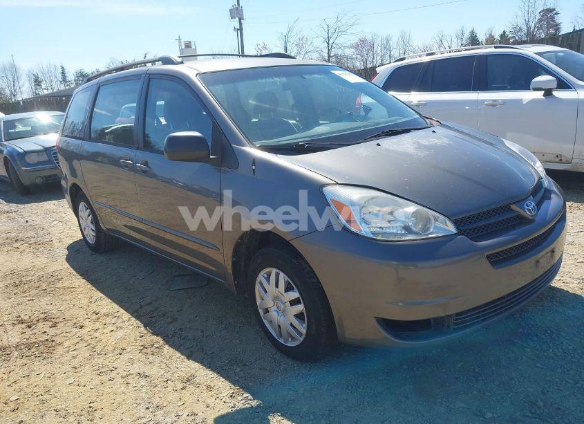 2004 Toyota Sienna CE (VIN 5TDZA23C74S015121) main photo