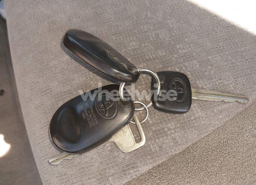 Photo 11 of 2004 Toyota Sienna CE (VIN 5TDZA23C74S015121)