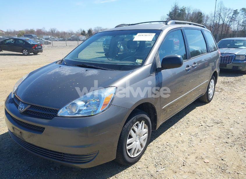 Photo 2 of 2004 Toyota Sienna CE (VIN 5TDZA23C74S015121)
