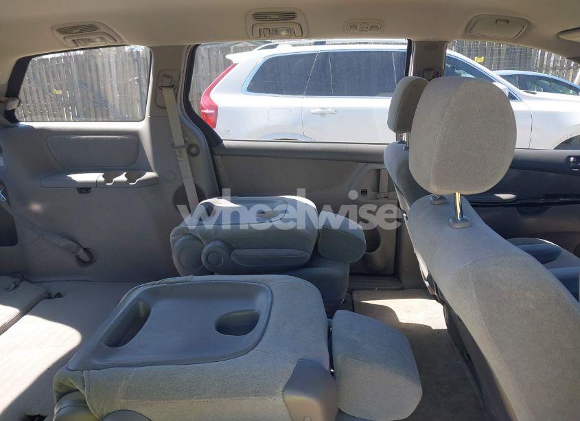 Photo 8 of 2004 Toyota Sienna CE (VIN 5TDZA23C74S015121)