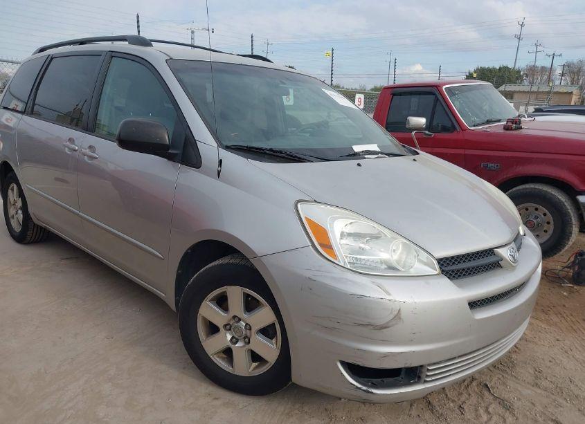 2004 Toyota Sienna LE (VIN 5TDZA23C74S018732) main photo