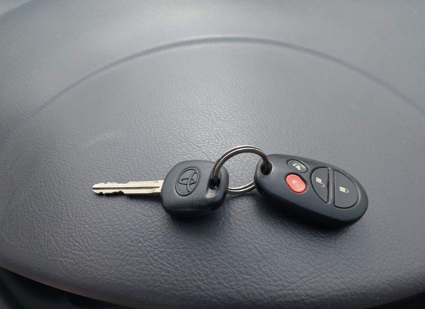 Photo 11 of 2004 Toyota Sienna LE (VIN 5TDZA23C74S018732)