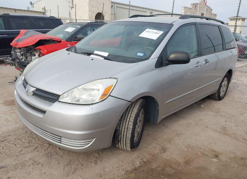 Photo 2 of 2004 Toyota Sienna LE (VIN 5TDZA23C74S018732)