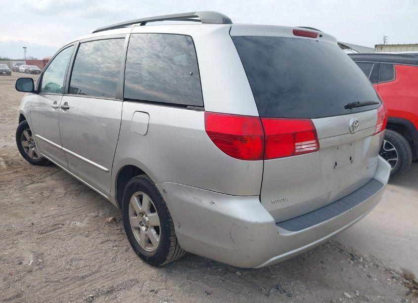 Photo 3 of 2004 Toyota Sienna LE (VIN 5TDZA23C74S018732)