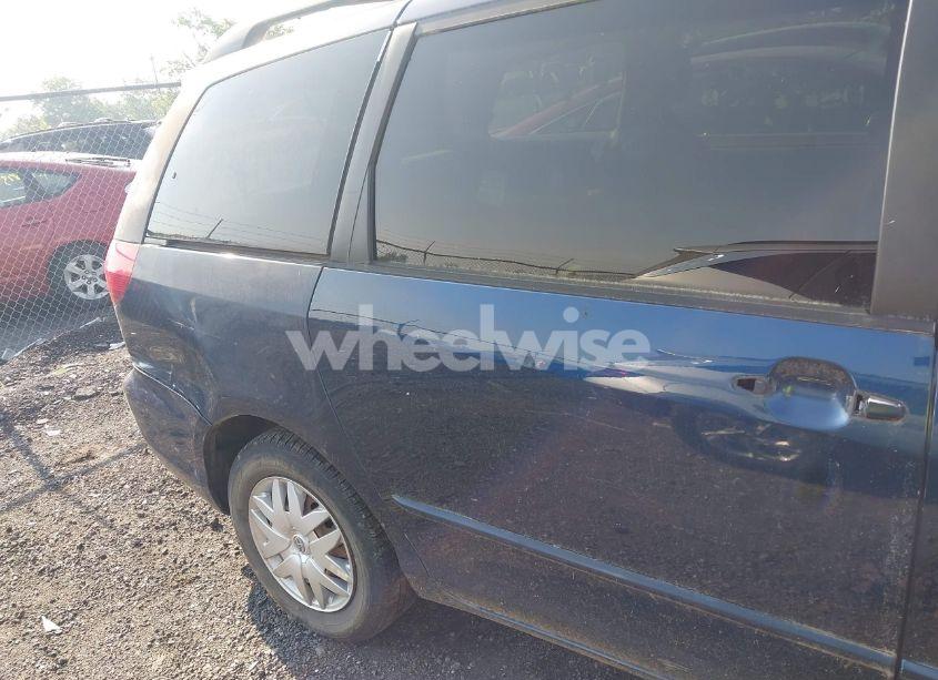 Photo 6 of 2004 Toyota Sienna LE (VIN 5TDZA23C74S023638)