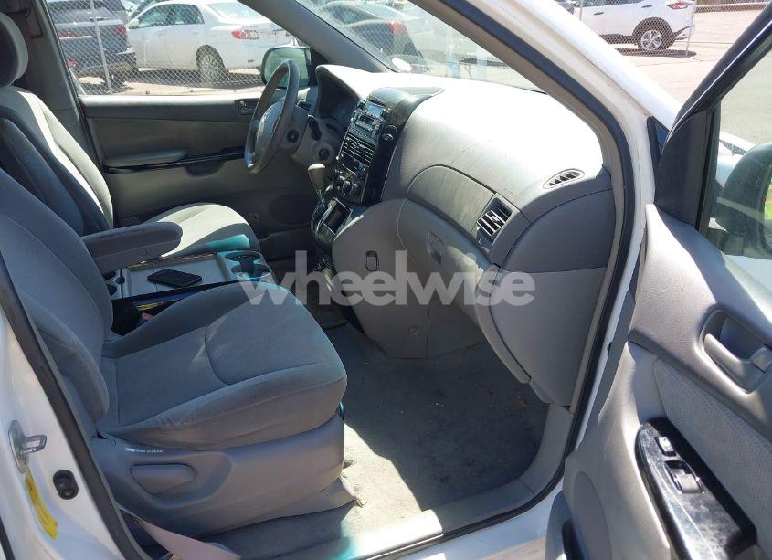 Photo 5 of 2004 Toyota Sienna LE (VIN 5TDZA23C74S030752)