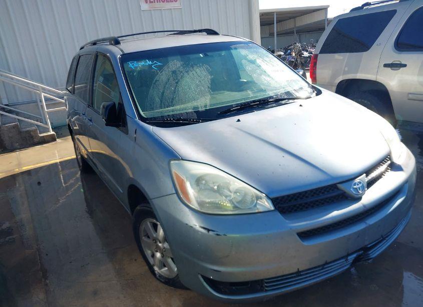 2004 Toyota Sienna LE (VIN 5TDZA23C74S052752) main photo