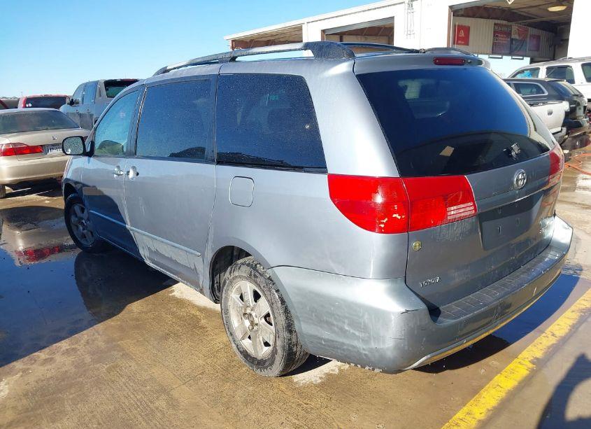 Photo 3 of 2004 Toyota Sienna LE (VIN 5TDZA23C74S052752)